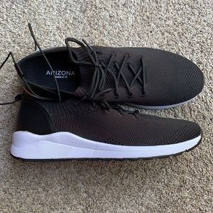 NIB. Arizona demo women’s black sneakers